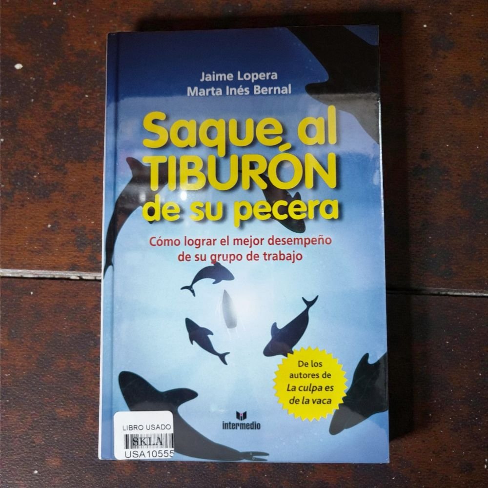 Saque al tiburón de su pecera