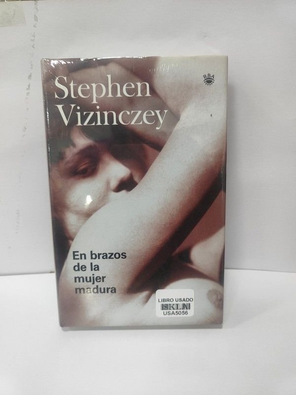 En brazos de la mujer madura
